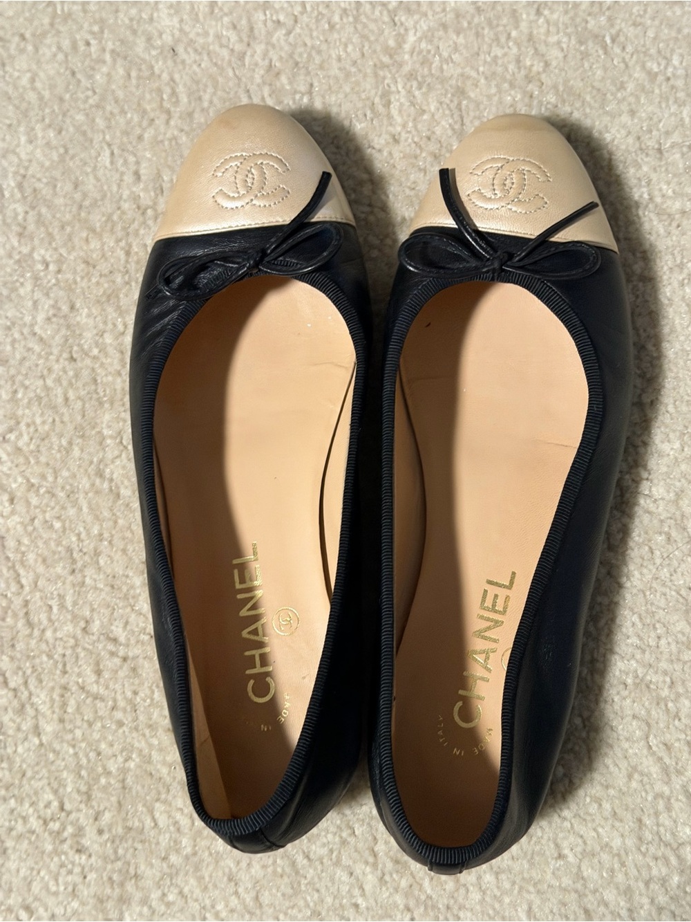 CHANEL Two-Tone Black and Beige Cap-Toe Ballet Flats - Picture 2 of 4